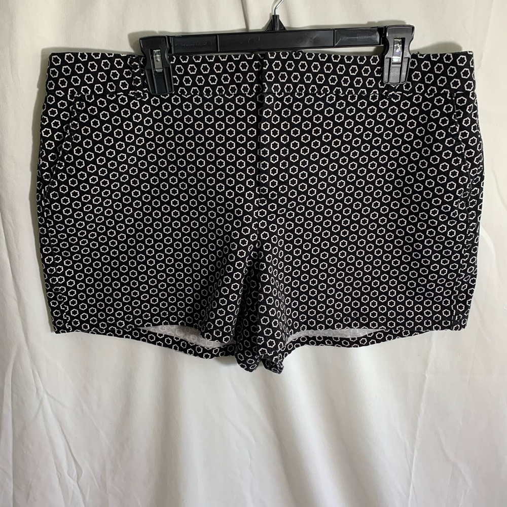 Elle High Waist Black and White Polka Dot Shorts with pockets size 16